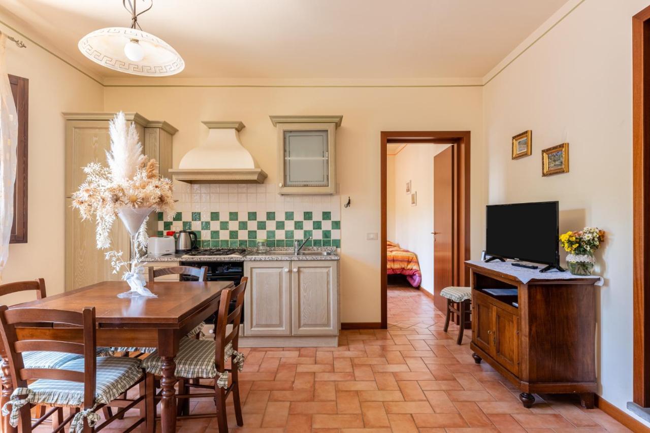 Casolare Dei Fiori - Mughetto Villa Montecarlo Bagian luar foto