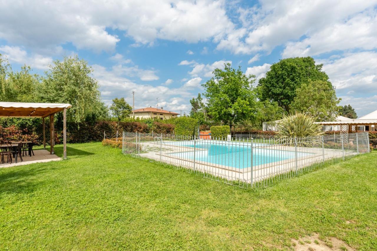 Casolare Dei Fiori - Mughetto Villa Montecarlo Bagian luar foto
