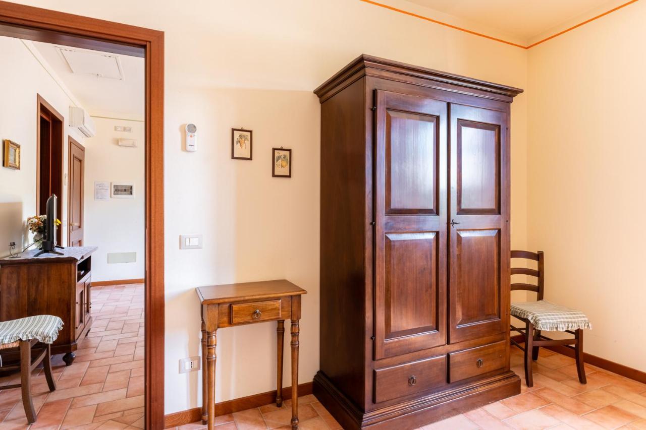 Casolare Dei Fiori - Mughetto Villa Montecarlo Bagian luar foto